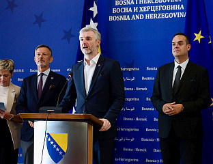 ПОНОВО УВЕСТИ МОРАТОРИЈУМ НА ТАКСУ ПО ОДЛАЗЕЋЕМ ПУТНИКУ
