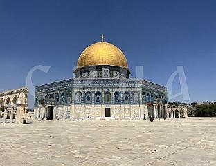IN JERUSALEM'S OLD CITY, SACRED SITES AND CENTURIES OF HISTORY STAND SIDE BY SIDE