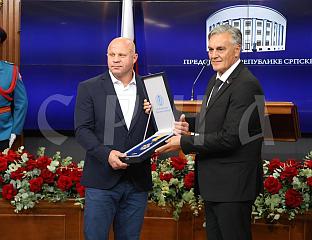 KARAN PRESENTS EMELIANENKO WITH ORDER OF MERIT WITH GOLD RAYS