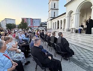 ОДРЖАНА ДУХОВНА АКАДЕМИЈА ПОВОДОМ СЛАВЕ ХРАМА РОЂЕЊА ПРЕСВЕТЕ БОГОРОДИЦЕ
