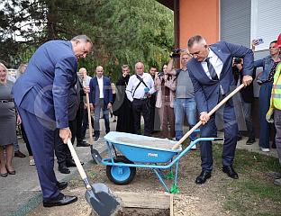 FOUNDATION STONE LAID FOR EXTENSION OF NEVEN KINDERGARTEN
