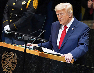 ТРАМП: АМЕРИКА СЕ ВРАТИЛА И ДАНАС ЈЕ ЈАЧА НЕГО ИКАД