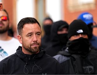УХАПШЕН ОСУМЊИЧЕНИ КОЈИ ЈЕ ПРЕСЈЕКАО МИГРАНТСКИ ЧАМАЦ У ЛАМАНШУ