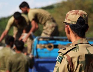 ТРОЈИЦА ПОЛИЦАЈАЦА УБИЈЕНА У НАПАДУ МИЛИТАНАТА НА ПОЛИЦИЈСКО ВОЗИЛО