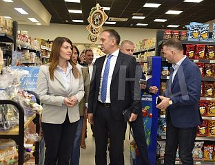 КУЗМИЋ: ГРАЂАНИ ДА КУПУЈУ ДОМАЋЕ ПРОИЗВОДЕ И ПОДРЖЕ ЕКОНОМИЈУ
