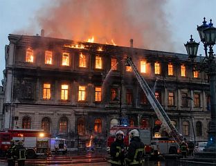 УГАШЕН ПОЖАР У ПАЛАТИ ИЗ 18. ВИЈЕКА У САНКТ ПЕТЕРБУРГУ