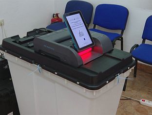 НИШИЋ: ПОЈЕДИНА БИРАЧКА МЈЕСТА КАСНИЛА СА ОТВАРАЊЕМ ДЕСЕТАК МИНУТА