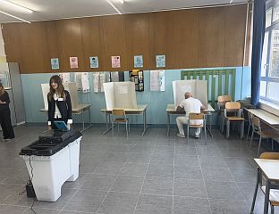 МАЊИ БРОЈ БИРАЧКИХ МЈЕСТА ЈОШ НИЈЕ ОТВОРЕН ЗБОГ ПОТЕШКОЋА СА РАДОМ СКЕНЕРА