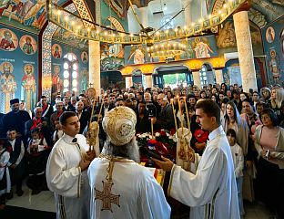 ПАТРИЈАРХ ОСВЕШТАО ХРАМ У ДРАЖЊУ
