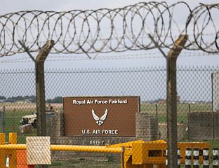 ТРАМП: БОМБАРДЕРИ ПОВУЧЕНИ ИЗ БРИТАНСКЕ БАЗЕ ЗБОГ ОДРЕЂЕНИХ ПРИЈЕТЊИ