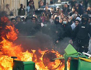МОРЕ ТХАН 1,000 ПЕОПЛЕ ИНЈУРЕД ДУРИНГ ПРОТЕСТС