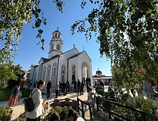 ОСВЕШТАЊЕ ПЕТРОПАВЛОВСКОГ ХРАМА