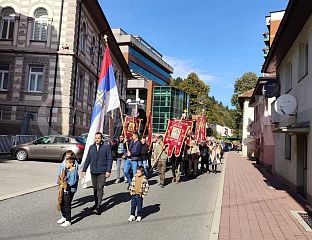 ПРОСЛАВЉЕНА СЛАВА ХРАМА И ОПШТИНЕ, УЛИЦАМА ПРОШЛА КИЛОМЕТАРСКА ЛИТИЈА