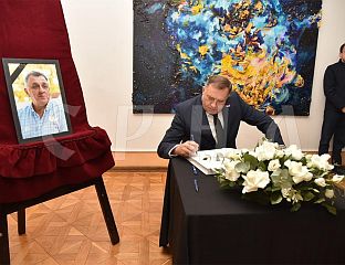 ПОЧЕЛА КОМЕМОРАЦИЈА ПОВОДОМ СМРТИ ЉЕКАРА ГОРАНА ТАЛИЋА
