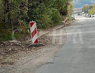 НАКОН ИЗГРАДЊЕ ВОДОВОДА УЛИЦА БЛАГОЈА ПАРОВИЋА ОСТАЛА ПРЕПУНА УДАРНИХ РУПА, МЈЕШТАНИ ОГОРЧЕНИ