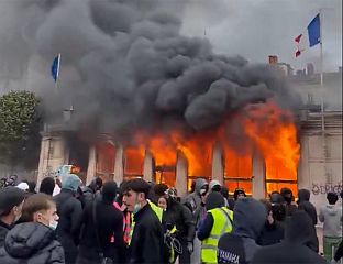 ЛЕКРОНИ: УХАПШЕНО 1.200 ДЕМОНСТРАНАТА ЗБОГ НАСИЉА, ПОБВРИЈЕЂЕНО 150 ПОЛИЦАЈАЦА