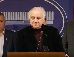 КАЛИНИЋ: СКУПШТИНА ЈЕ БИЛА ТЕМЕЉ ОДБРАНЕ СРПСКОГ НАРОДА