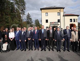 ПОЛАГАЊЕМ ВИЈЕНАЦА ПОЧЕЛО ОБИЉЕЖАВАЊЕ 35 ГОДИНА НАРОДНЕ СКУПШТИНЕ