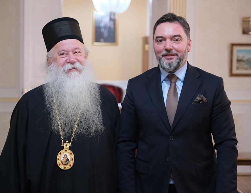 SARAJEVO, DECEMBER 25 /SRNA/ - The Deputy Chairman of the Council of Ministers Staša Košarac has pointed out at a meeting with His Eminence Metropolitan Hrizostom of Dabar-Bosnia that the Serbian Orthodox Church /SOC/ has been a pillar of the Serb people’s survival, the foundation of Serb identity and a place, which the Serb people gathers around through the centuries.