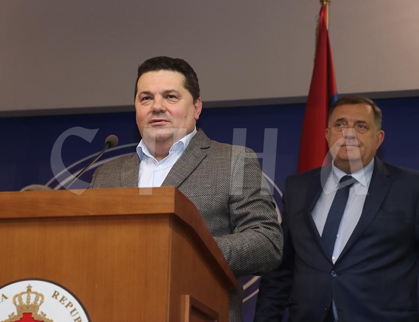 БАЊАЛУКА, 2. АПРИЛА /СРНА/ - Лидер Уједињене Српске Ненад Стевандић изјавио је данас у Бањалуци да коалициони партнери у Српској подржавају политику коју спроводе Влада и Народна скупштина Републике Српске.