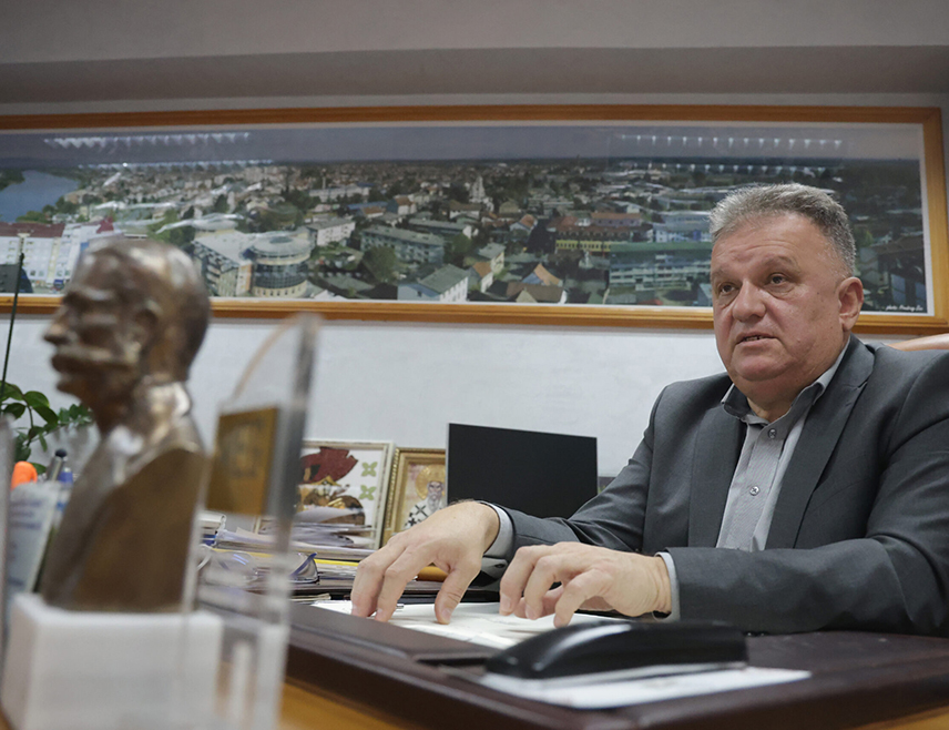 BANJA LUKA, APRIL 7 /SRNA/ - The Mayor of Gradiška, Zoran Adžić, expressed his satisfaction that the Government of Hungary will take over the project "Collection and purification of waste water in Gradiška", worth about BAM 32 million, which is extremely important for the citizens, but also for the economic development of this city.