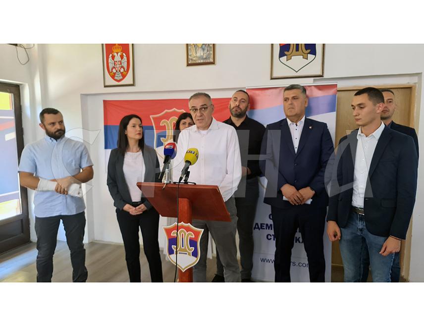 ДОБОЈ, 29. ЈУНА /СРНА/ - Слободан Драгичевић представљен је данас као кандидат СДС-а за градоначелника Добоја.