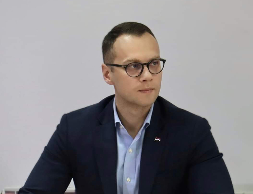 BIJELJINA, AUGUST 22 /SRNA/ - Thanks to Ramiz Salkić and others like him, who maintain themselves on the political stage by spreading lies and hatred towards everything Serbian, and by denying Serb victims, a huge intolerance of the Bosniak people towards Serbs is being created, the adviser to the president of Republika Srpska, Bojan Savić, has stressed.