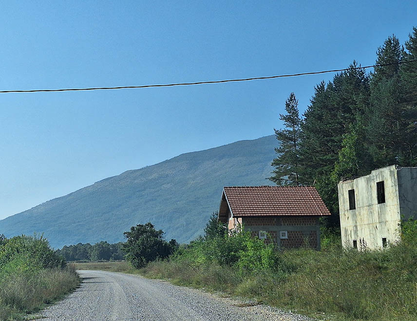 LIVNO, SEPTEMBER 2 /SRNA/ - A small number of Serb returnees to the Serb village of Gubin outside Livno have been living without water for decades, while the bad macadam road makes their life as returnees even more difficult.