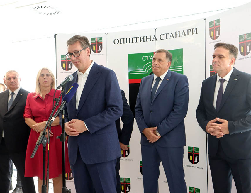 STANARI, SEPTEMBER 2 /SRNA/ - Serbian President Aleksandar Vučić has said today in Stanari that Republika Srpska is developing despite difficult conditions and that the opening of the Srbija Health Centre is very significant for 6,000 - 8,000 residents of this municipality.