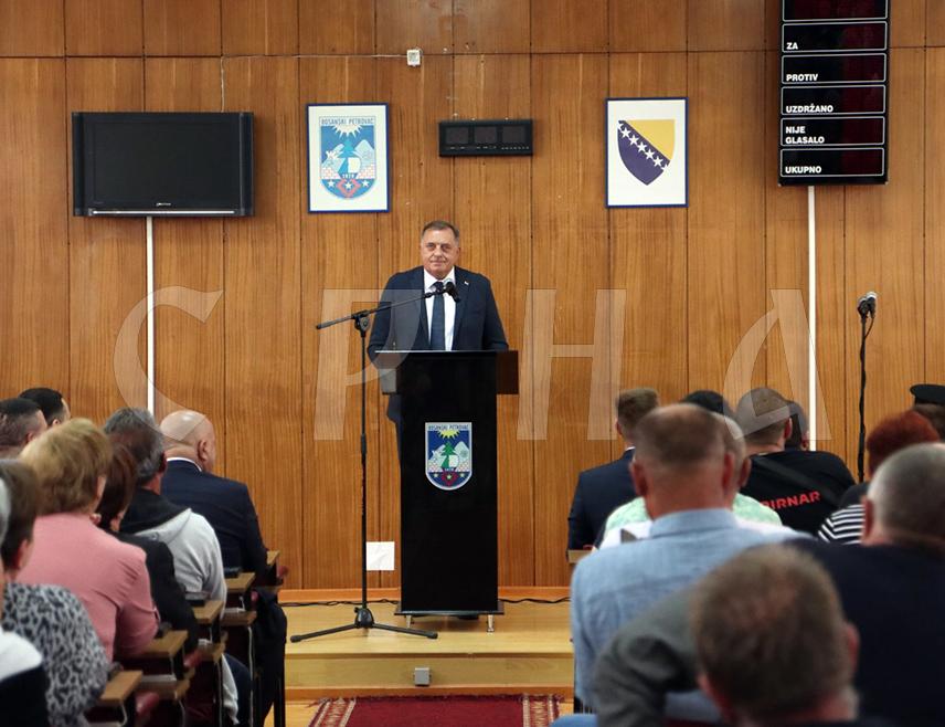 BOSANSKI PETROVAC, SEPTEMBER 9 /SRNA/ - Republika Srpska President Milorad Dodik emphasized the importance of Serbs in Bosanski Petrovac being part of the local government through institutions as well as the need for Republika Srpska to increase its presence by supporting Serbian returnees.