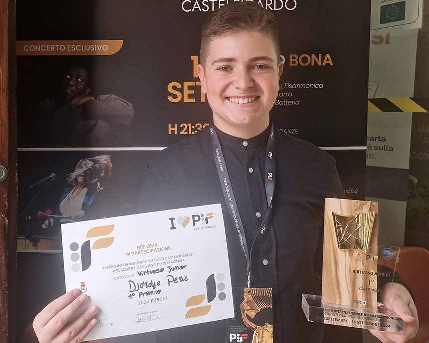BIJELJINA, SEPTEMBER 15 /SRNA/ - Fourteen-year-old Đorđe Perić from Bijeljina achieved extraordinary success, winning first place and the title of laureate at one of the world's most prestigious accordion competitions, the PIF Castelfidardo, Italy.