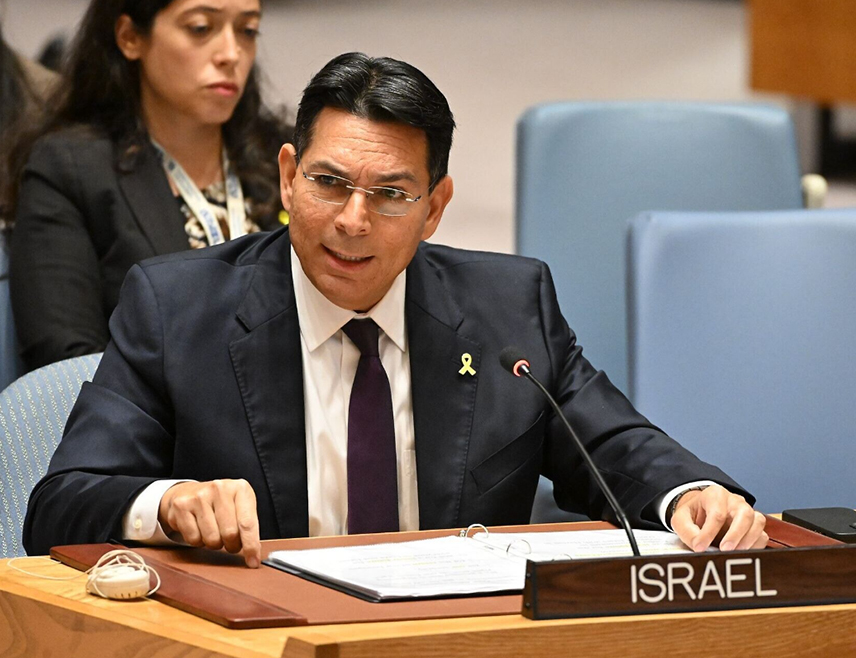 ЊУЈОРК, 7.ОКТОБРА /СРНА/ - Израел разматра како да одговори на ирански ракетни напад, али је извјестан војни одговор, рекао је израелски амбасадор у УН Дени Данон.