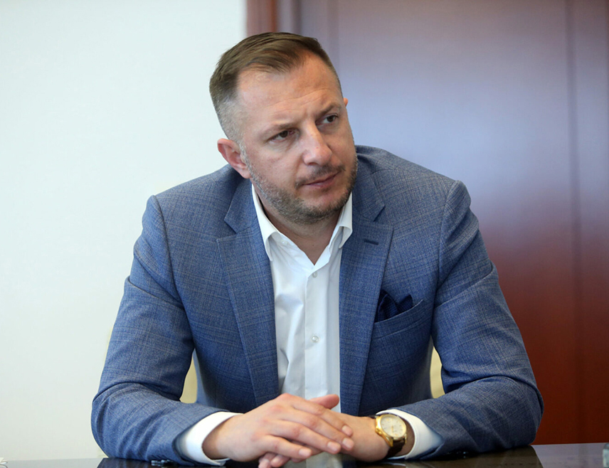 BANJA LUKA, DECEMBER 31 /SRNA/ - CEO of the Republika Srpska Motorways Public Enterprise Nedeljko Ćorić stated in SRNA interview that the construction of another 120 kilometers of motorways in Srpska is underway, and the completion of two extremely significant sections are expected in 2026.