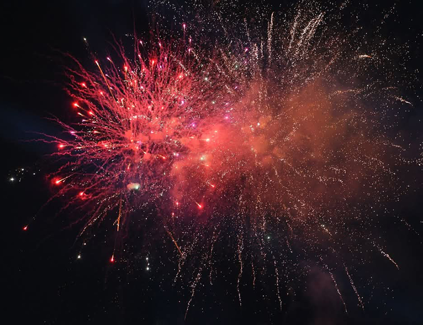 БИЈЕЉИНА, 14. ЈАНУАРА /СРНА/ - Семберци су православну Нову година дочекали на Градском тргу у Бијељини уз коцерт Банета Мојићевића и ватромет.