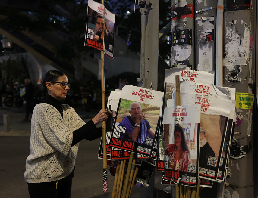 ТЕЛ АВИВ, 17. ЈАНУАРА /СРНА - РИА Новости/ - Први таоци могли би бити ослобођени из Појаса Газе у недјељу, 19. јануара, у складу са споразумом који су постигли Израел и палестински Хамас, саопштено је из кабинета израелског премијера Бењамина Нетанјахуа.