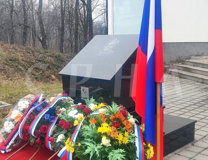 EAST SARAJEVO, FEBRUARY 10 /SRNA/ - On the occasion of Russian Diplomats' Day, wreaths and flowers were laid in East Sarajevo today at the monument to the late Russian Ambassador to the UN Vitaly Churkin.