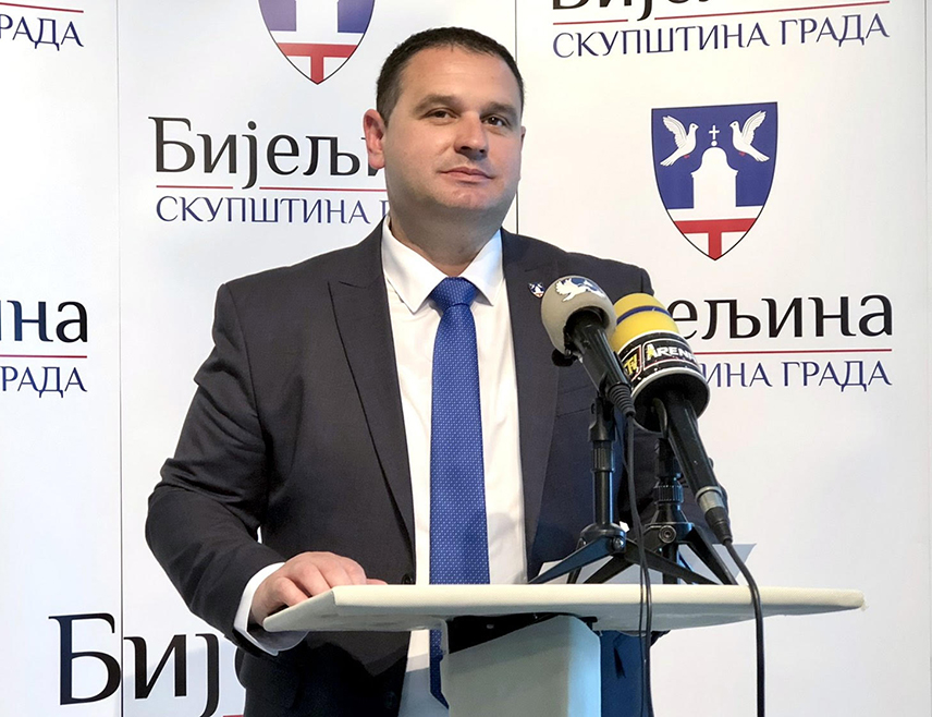 БИЈЕЉИНА, 22. ФЕБРУАРА /СРНА/ - Процес против предсједника Републике Српске Милорада Додика пред Судом БиХ у Сарајеву може имати само два исхода - обуставу поступка или ослобађајућу пресуду, рекао је данас предсједник "Покрета за Бијељину" Миленко Митровић.