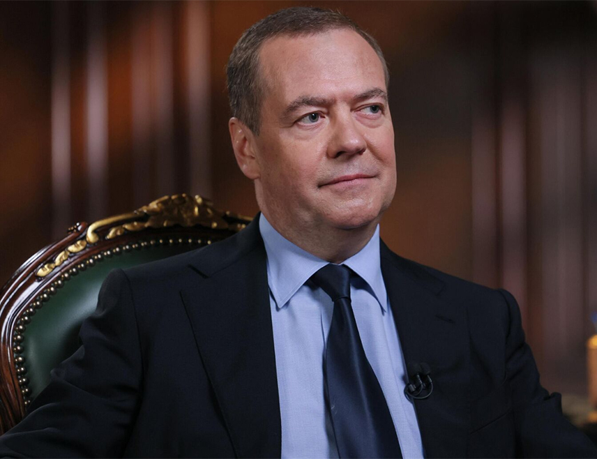 МОСКВА, 28.ФЕБРУАРА /СРНА/ - Амерички предсједник Доналд Трамп први пут је рекао украјинском предсједнику Владимиру Зеленском истину у лице да се Кијев игра са трећим свјетским ратом, рекао је замјеник предсједника руског Савјета безбједности Дмитриј Медведев.