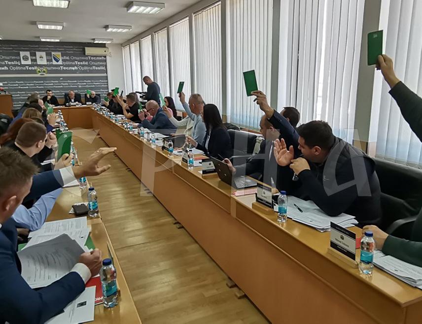 ТЕСЛИЋ, 4. МАРТА /СРНА/ - Скупштина општине Теслић једногласно је данас усвојила закључке о пројекту категоризације и изградње пута Масловаре-Очауш-Блатница-Бистричак и изградњи обалоутврда на Малој и Великој Усори.