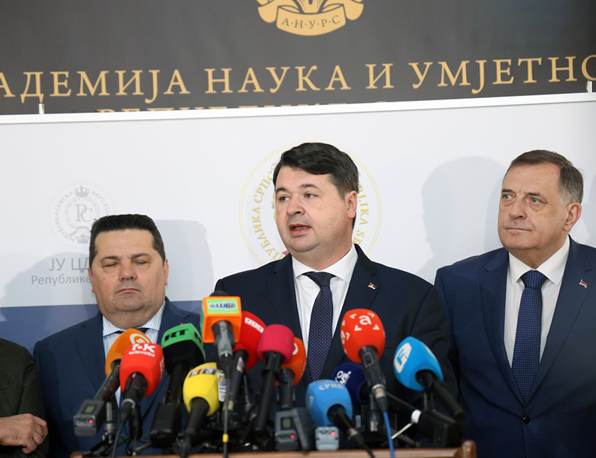 BANJA LUKA, MARCH 21 /SRNA/ - Professor of the Law Faculty of the Belgrade University, Vladan Petrov, said that Republika Srpska should continue to fight for law and legal order, and emphasized that he believes in the resurrection of the international rule of law.