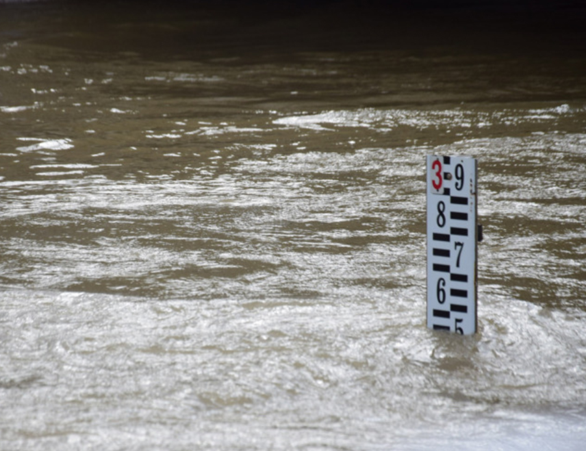 САРАЈЕВО, 24. МАРТА /СРНА/ - Због повишених водостаја, могућег локалног изливања воде и појаве поплава у наредна четири дана прогнозирана је ванредна хидролошка ситуација за Унско-сански, Средњебосански, Зеничко-добојски, Тузлански и Кантон Сарајево.