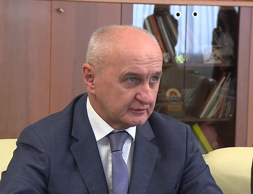 БАЊАЛУКА, 26. МАРТА /СРНА/ - Министар енергетике и рударства Републике Српске Петар Ђокић истакао је да нико из Републике Српске не жели ратни сукоб и не говори о сецесији, него је кључни циљ очување уставне аутономије коју Српска има у оквиру БиХ.