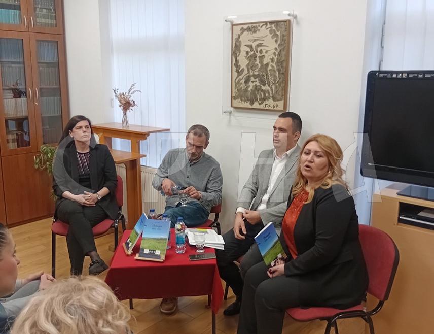 KOZARSKA DUBICA, APRIL 3 /SRNA/ - Mirko Dimić's book "Pucari 1941-1945" about the suffering of Serbs in the Second World War, primarily in the village of Pucari, was promoted in the National Library in Kozarska Dubica tonight.