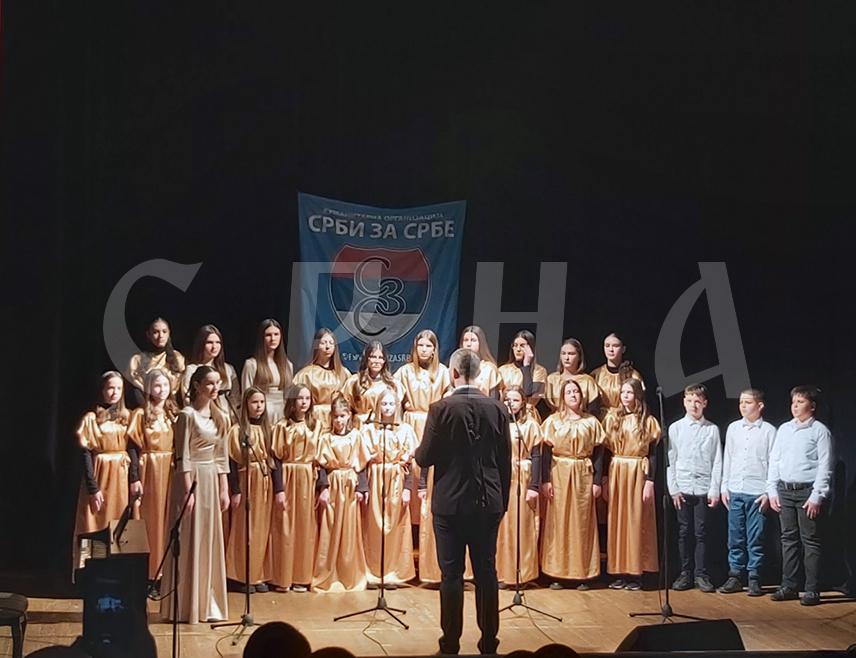 КОЗАРСКА ДУБИЦА, 10. АПРИЛА /СРНА/ - У Дому културе у Козарској Дубици вечерас је одржан "Концерт из блока", који је организовала Хуманитарна организација "Срби за Србе" да би се прикупила средства за помоћ вишечланој породици Нинић из те општине.