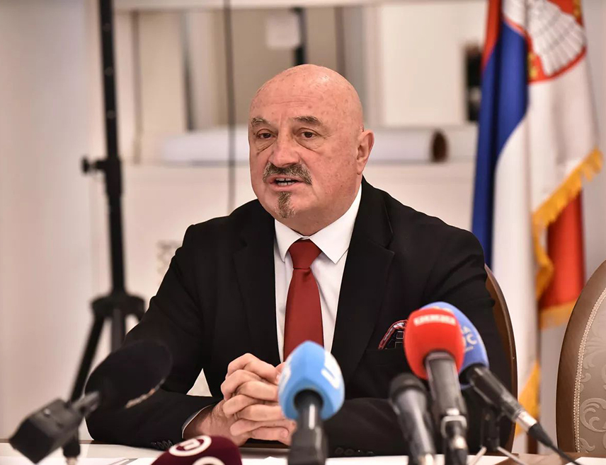БЕОГРАД, 14. АПРИЛА /СРНА/ - Адвокат Горан Петронијевић изјавио је за Срну да се нада да ће представници Механизма у Хагу смоћи снаге да оду у Велику Британију и лично се увјере у стварно здравствено стање првог предсједника Републике Српске Радована Караџића, које је веома лоше, или да ће дозволити да га прегледа комисија љекара из Београда и Бањалуке.