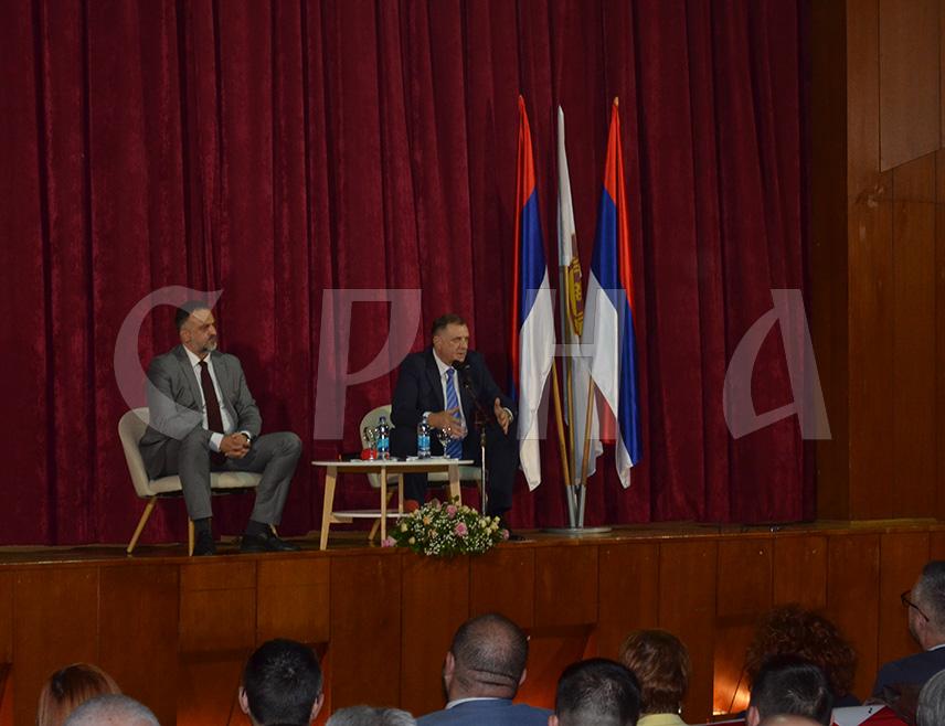 ДЕРВЕНТА, 14. АПРИЛА /СРНА/ – Предсједник Републике Српске Милорад Додик рекао је да је Српска највише добила од Србије за вријеме Александра Вучића.
