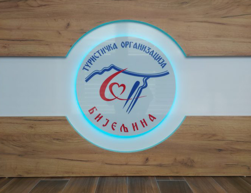 БИЈЕЉИНА, 15. АПРИЛА /СРНА/ - На Међународном сајму "Бијељина-турист" 24. и 25. априла очекује се учешће стотину излагача из земаља региона који ће представити своју туристичку и гастро понуду, рекао је Срни портпарол Туристичке организације града Драган Тешић.