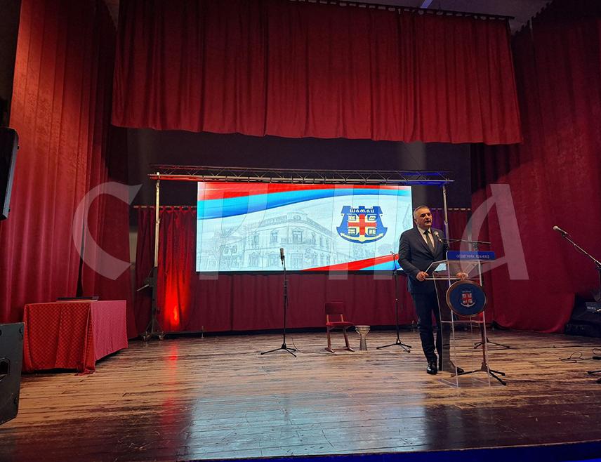 ШАМАЦ, 15. АПРИЛА /СРНА/ - Општина Шамац би ове године требало да има улагања од око два милиона КМ, утрла је пут стабилности и тако планира да настави, истакнуто је данас на сједници локалног парламента поводом Дана општине.