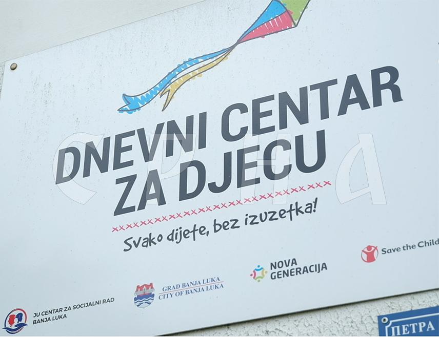 БАЊАЛУКА, 17. АПРИЛА /СРНА/ - Предсједник Владе Републике Српске Радован Вишковић обезбиједио је васкршње пакетиће и прехрамбене производе Дневном центру за дјецу у ризику у Бањалуци, чији је оснивач Удружење "Нова генерација", које ради на заштити и унапређењу дјечијих права.