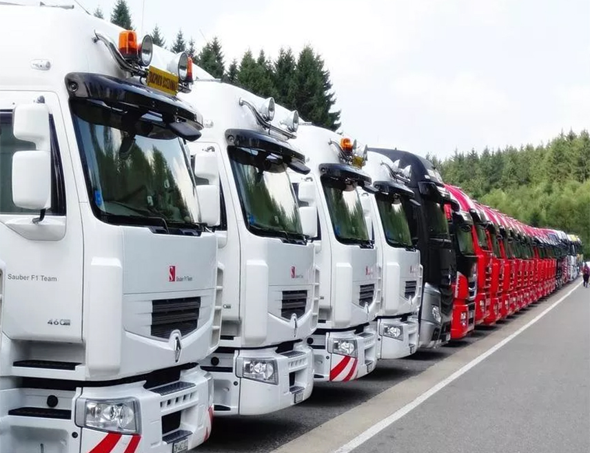 САРАЈЕВО, 21. АПРИЛА /СРНА/ - Превозници окупљени у "Конзорцијуму логистика БиХ" најавили су за данас протестну вожњу кроз Сарајево како би упозорили институције БиХ на, како истичу, дугогодишње занемаривања проблема у сектору друмског превоза.